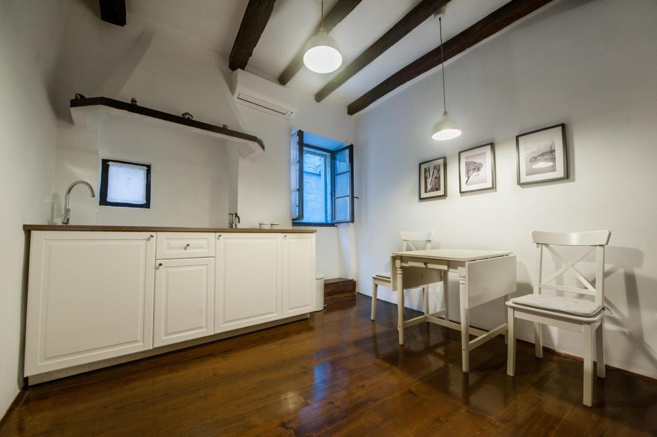 Studio Apartment Casa Di Pietra 로비니 외부 사진
